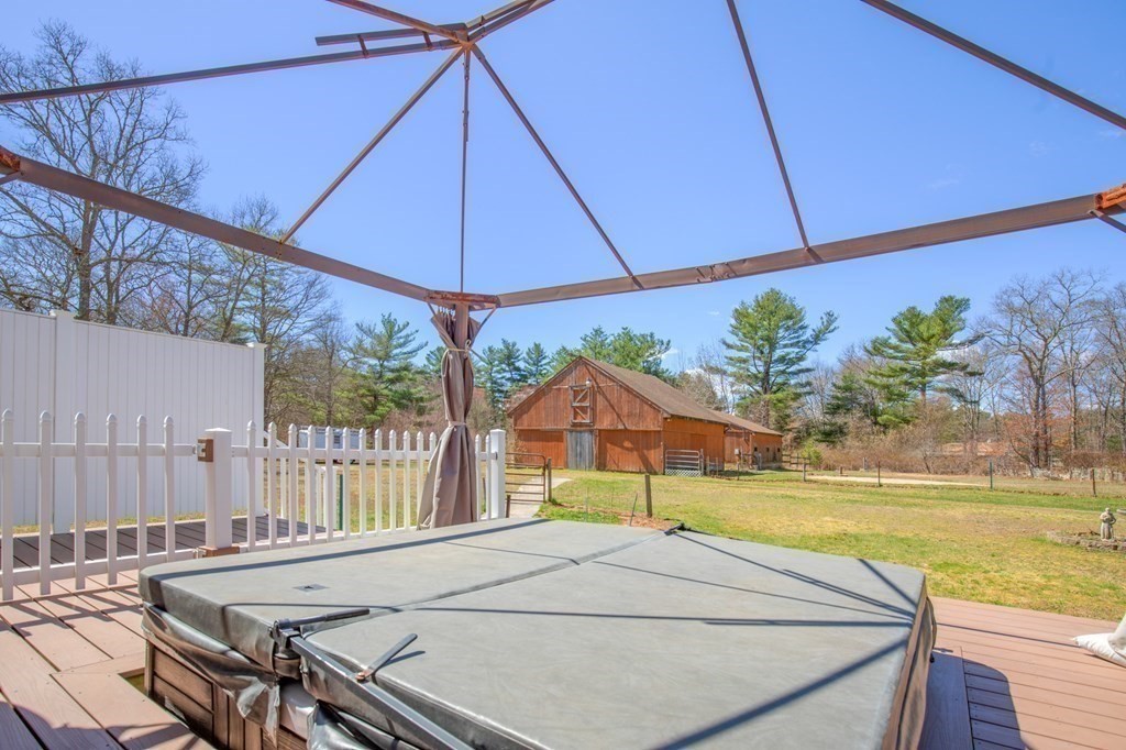 302 Mill Road Fairhaven, MA 02719 - Photo 8 of 33