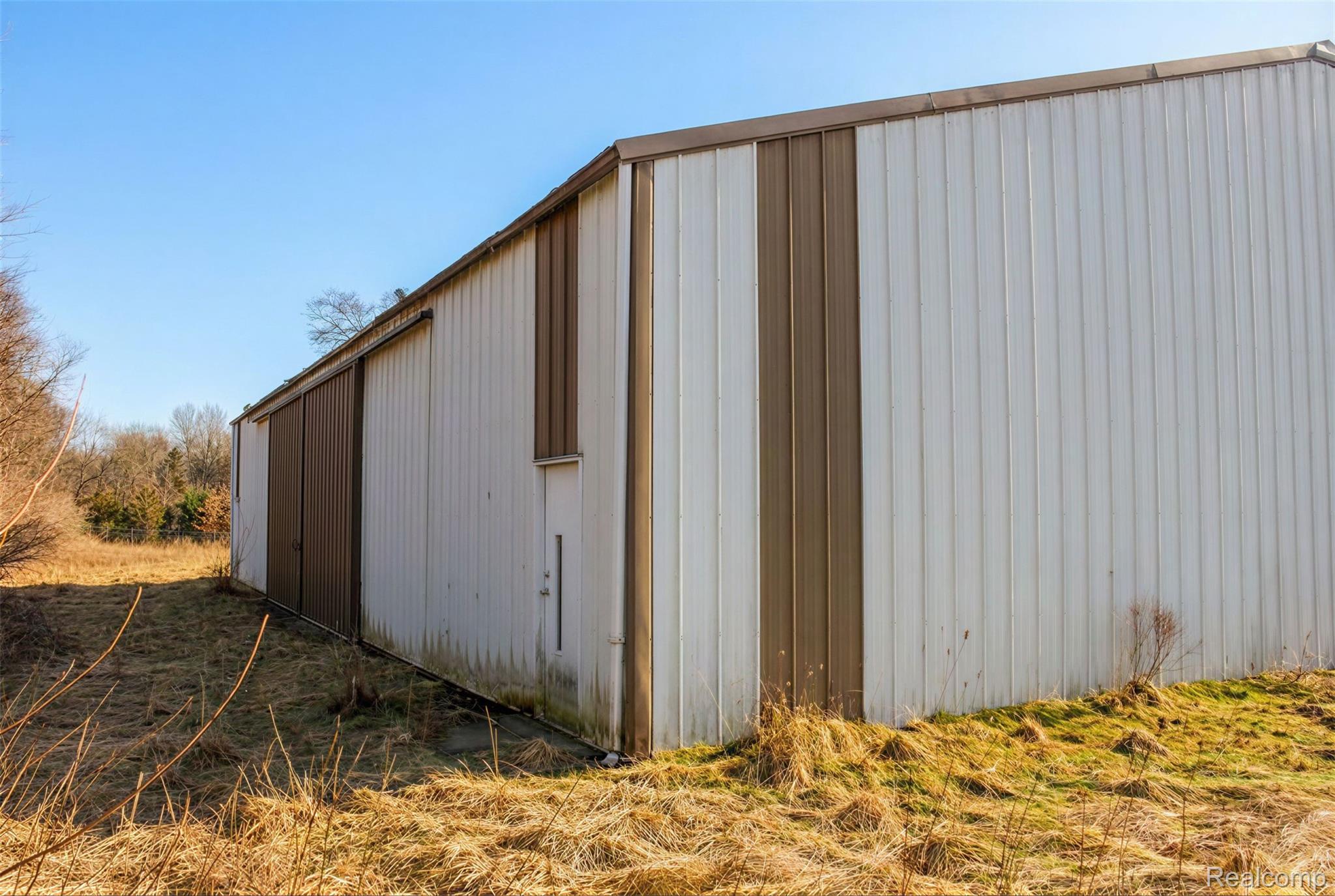2551 Patterson Lk Road Pinckney, MI 48169 - Photo 91 of 95 morten barn side.jpg