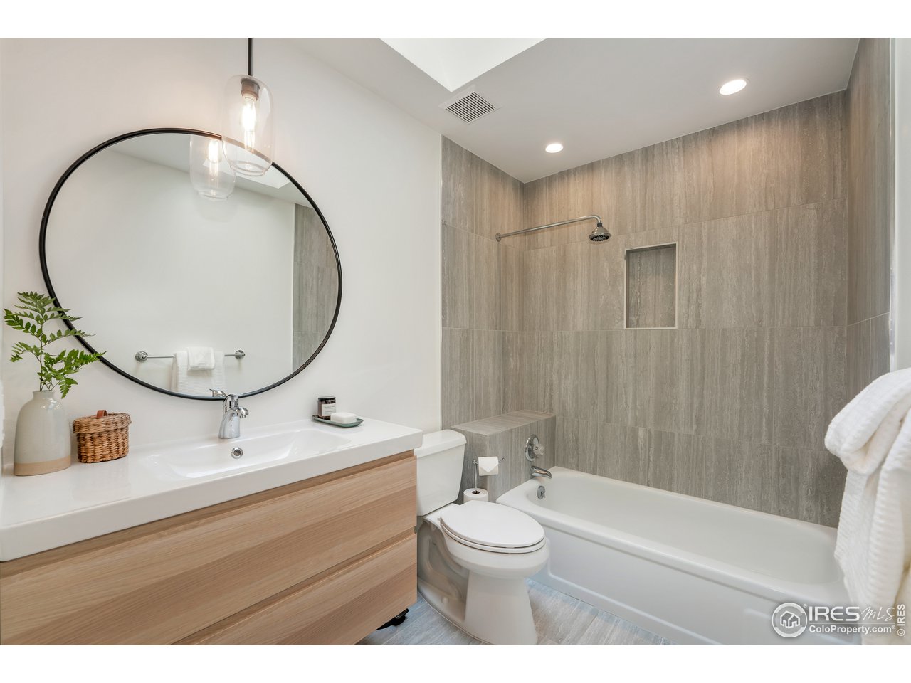 9042 Thunderhead Drive Boulder, CO 80302 - Photo 23 of 40 a bathroom with a toilet a sink and a mirror