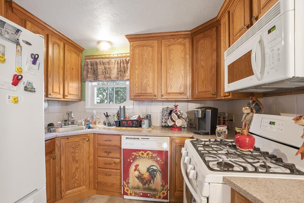 819 Jefferson Street Fall River, MA 02721 - Photo 8 of 22