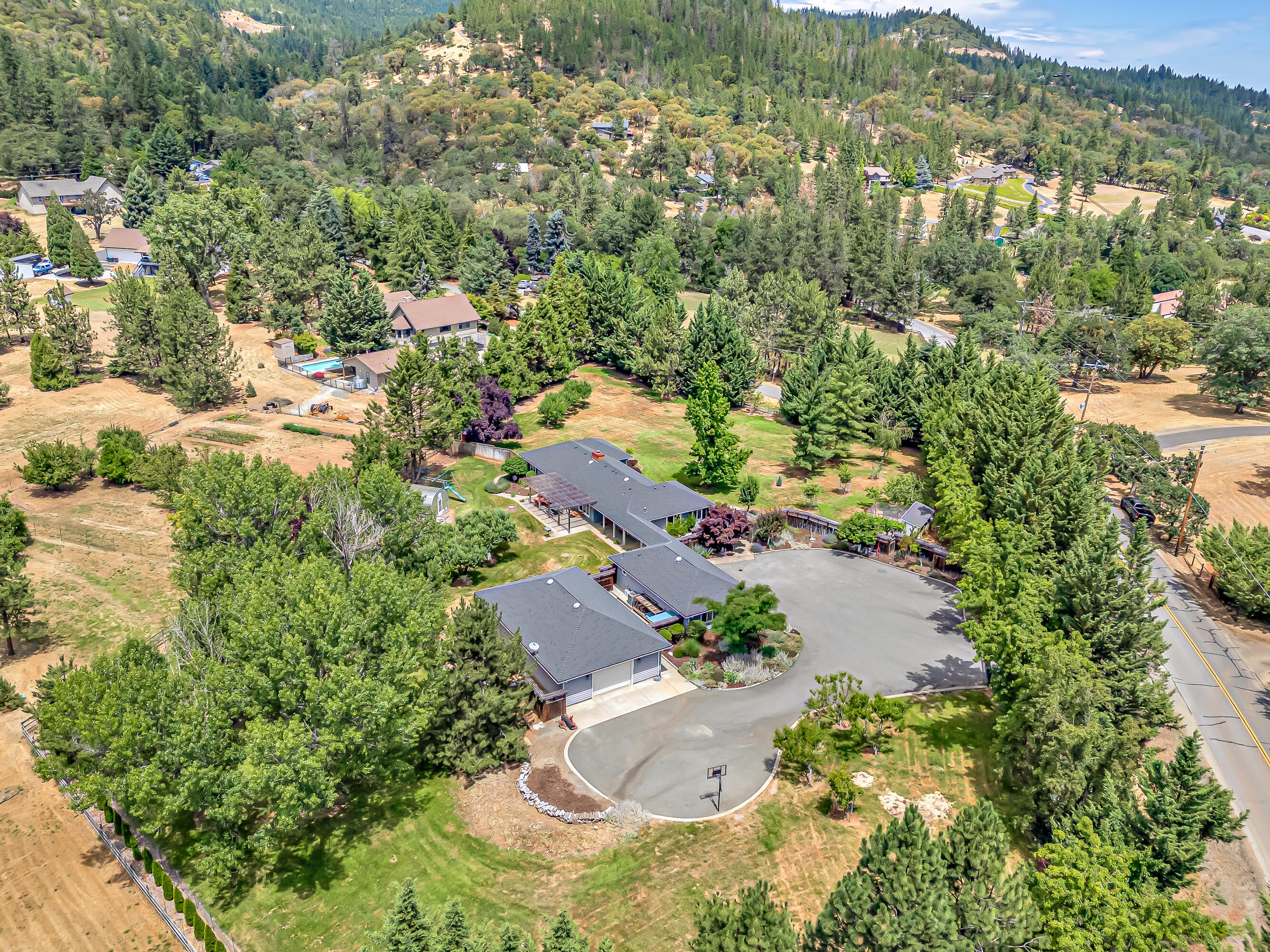 550 Pair A Dice Ranch Road Jacksonville, OR 97530 - Photo 83 of 83 DJI_20250619123429_0058_D