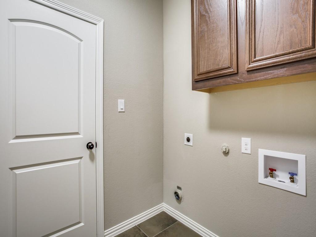 4113 Bridle Path Lane Sanger, TX 76266 - Photo 12 of 25 a view of a closet