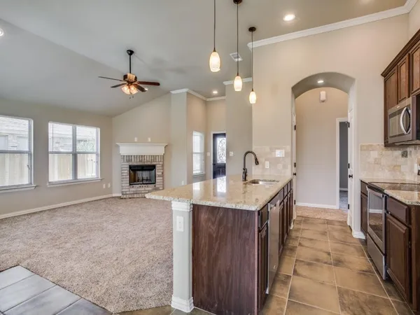 $2,095 | 4113 Bridle Path Lane, Sanger, TX 76266