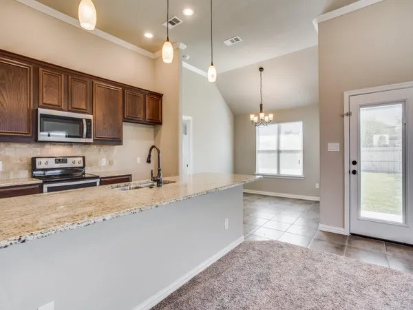 $2,095 | 4113 Bridle Path Lane, Sanger, TX 76266