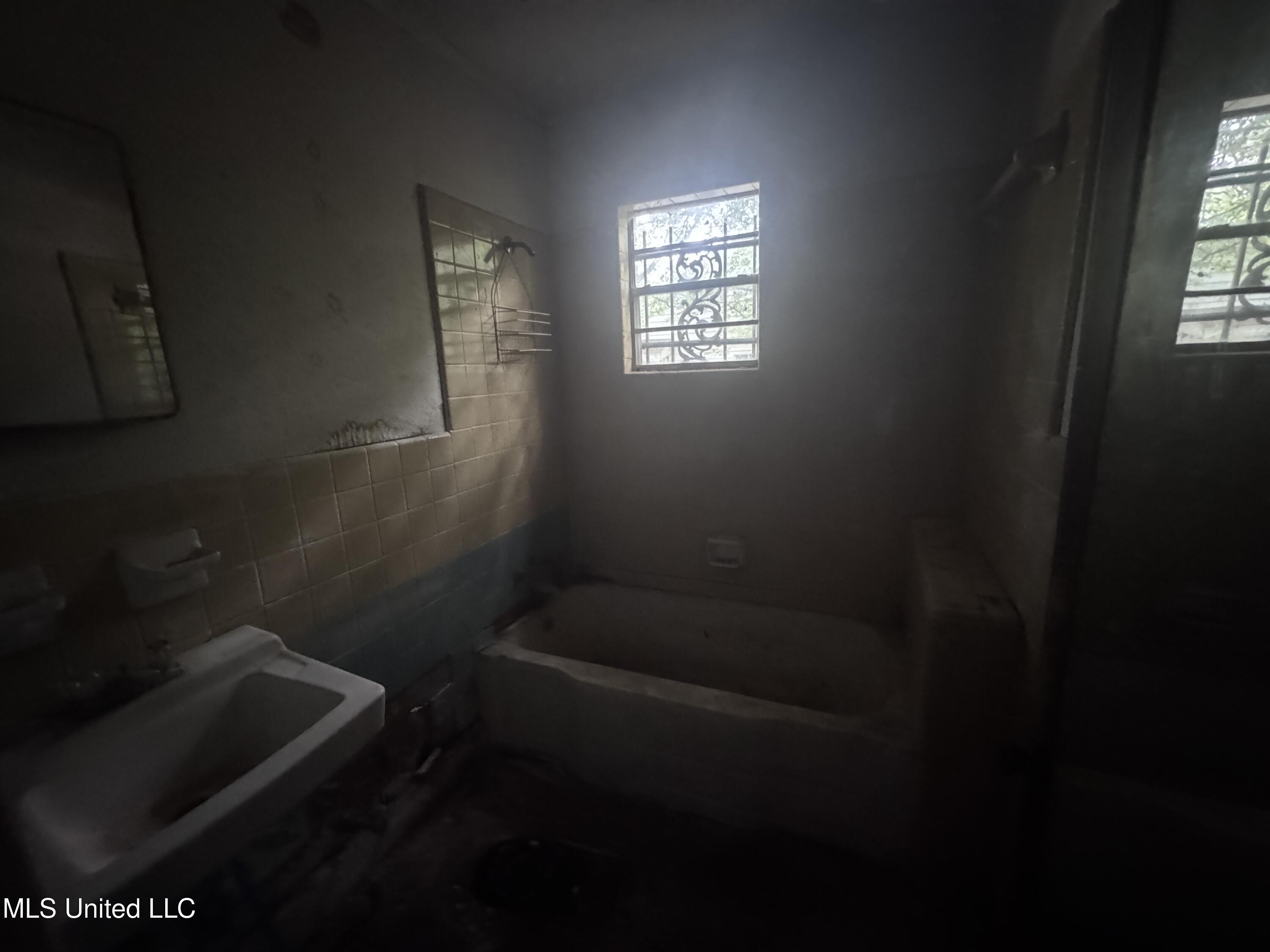 3815 Douglas Avenue Jackson, MS 39213 - Photo 9 of 15 IMG_2567