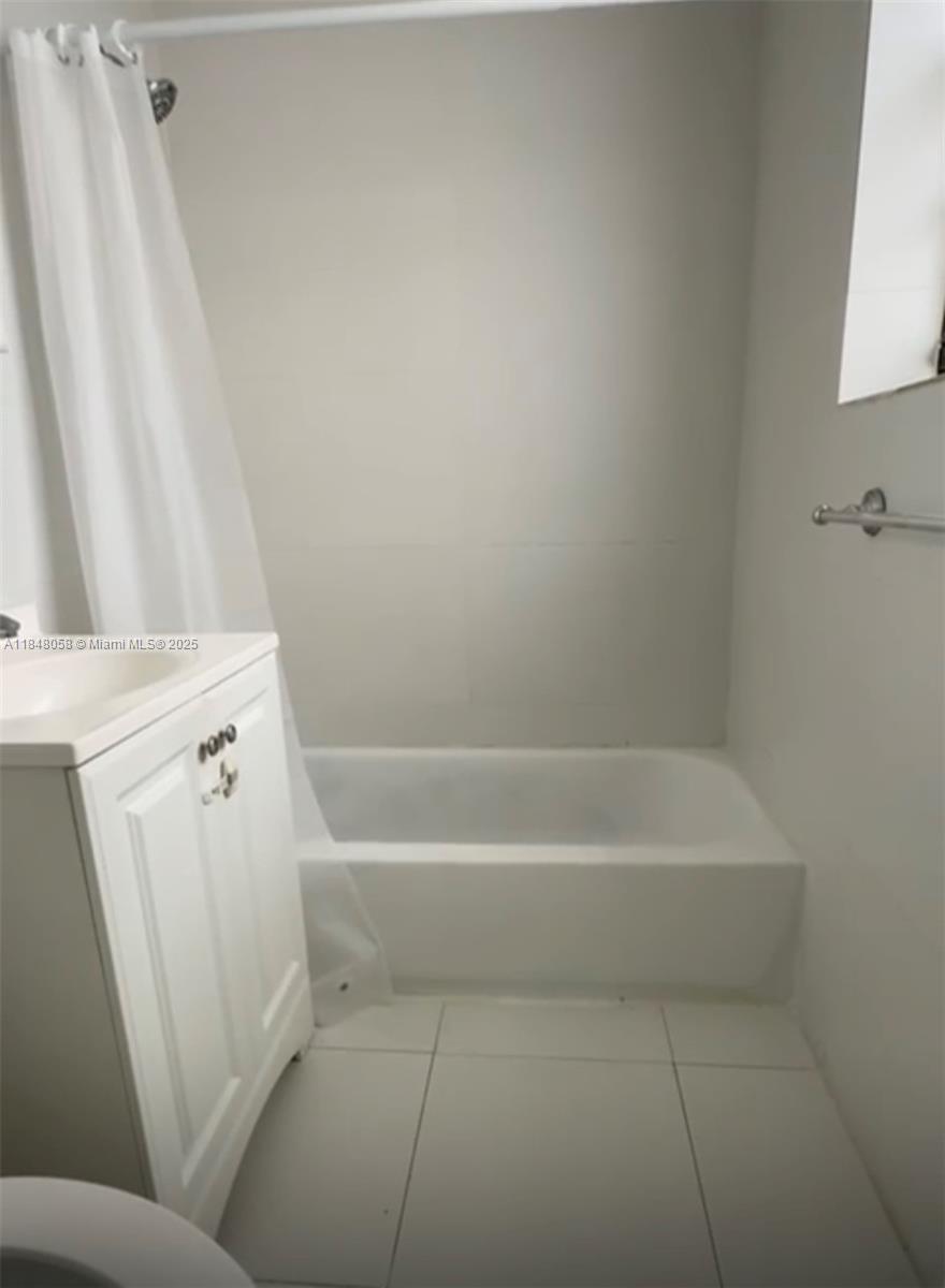 1611 Pennsylvania Avenue, Unit 12A Miami Beach, FL 33139 - Photo 2 of 4 a bathroom with a bathtub and a window