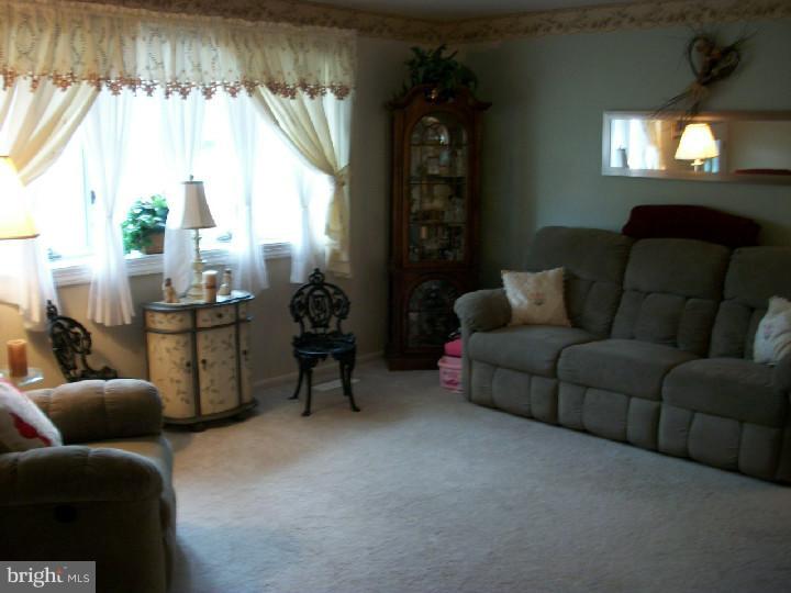 3357 South Keswick Road, Unit A Philadelphia, PA 19114 - Photo 2 of 10 Living Room