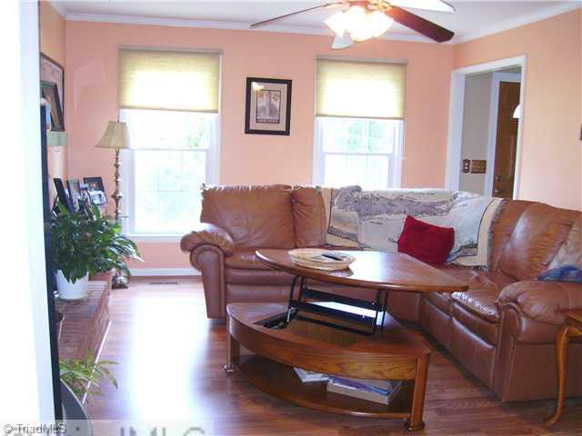 2920 Millwheel Road Pfafftown, NC 27040 - Photo 4 of 16 Living Room.