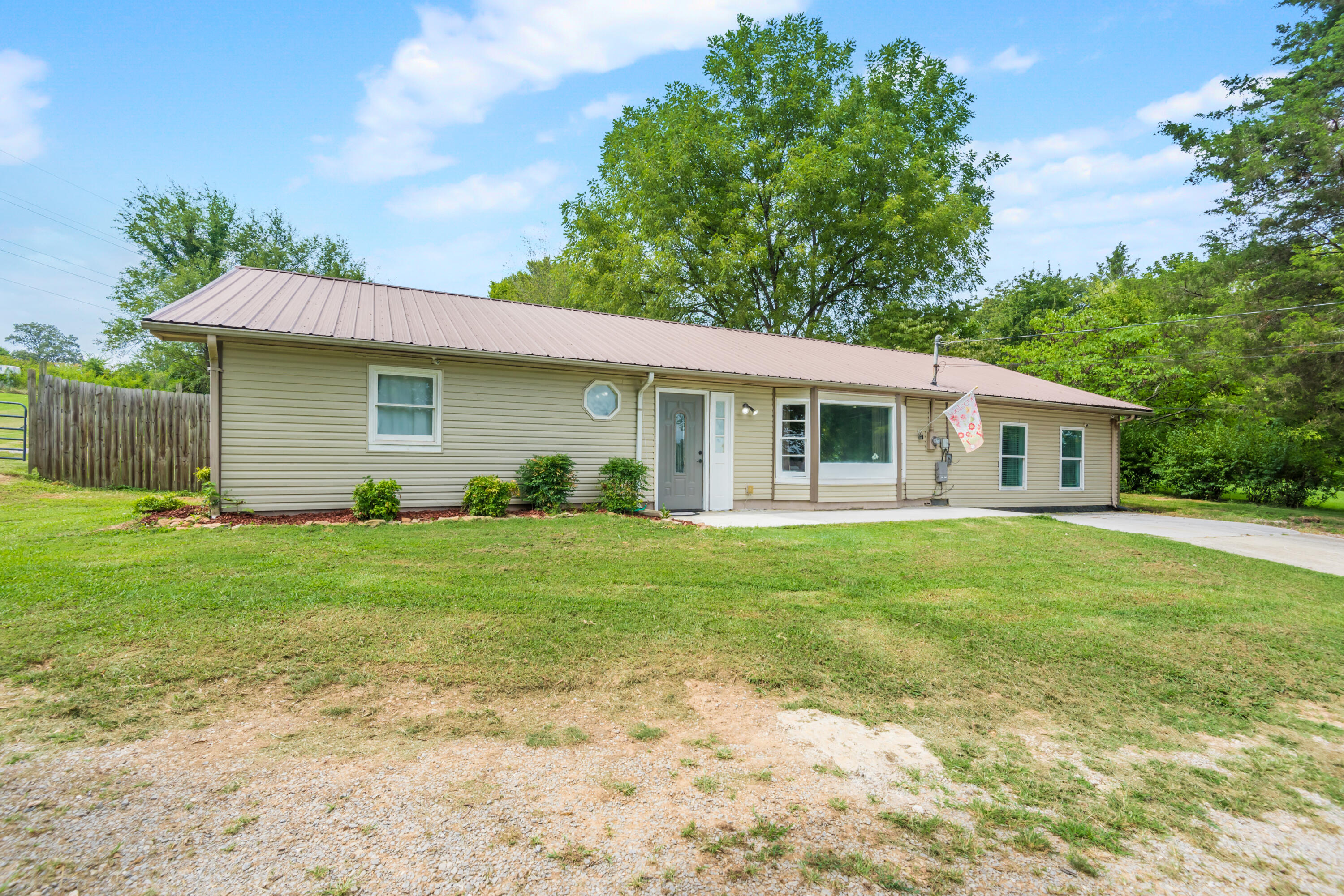 2043 Cecil Johnson Road Knoxville, TN 37921 - Photo 2 of 23 2043CecilJohnsonRd-20
