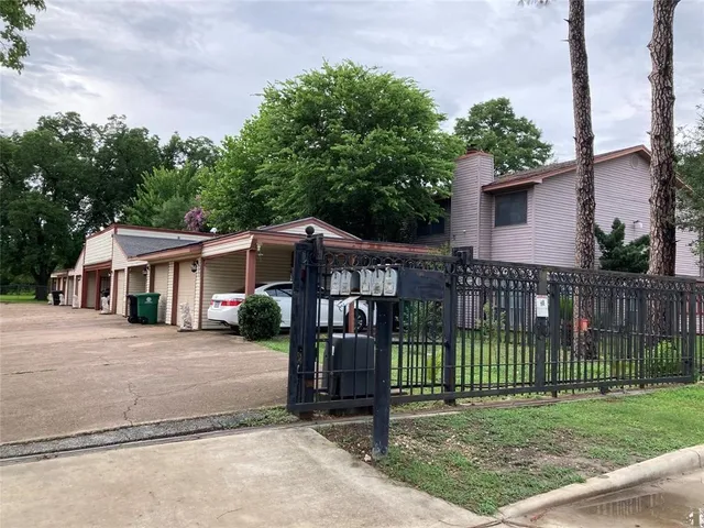 $1,700 | 1839 Sherwood Forest Street, Houston, TX 77043
