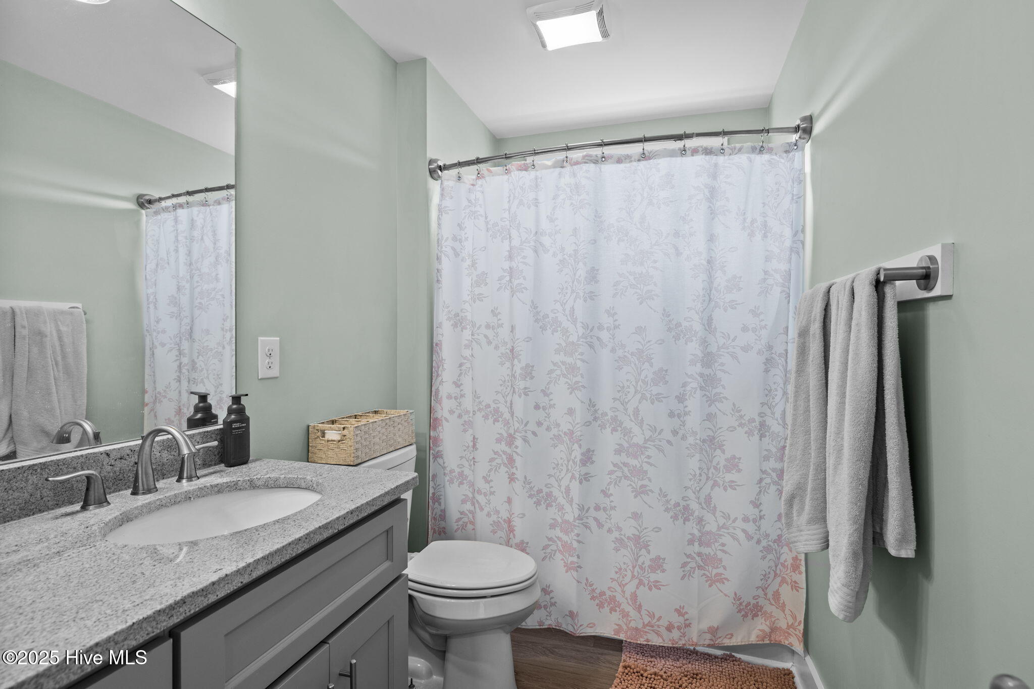 1710 Olde Farm Road Morehead City, NC 28557 - Photo 13 of 51 Upstairs Bath