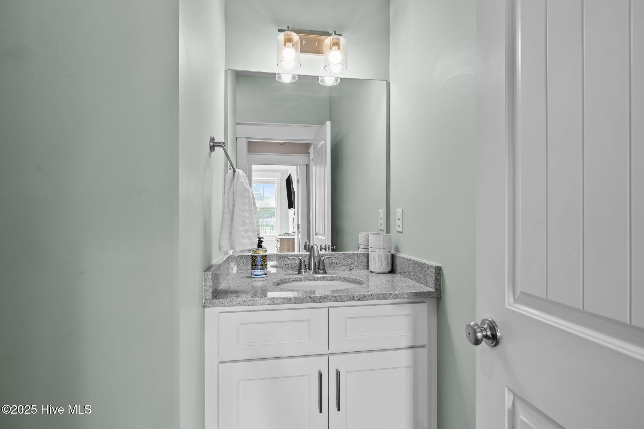 1710 Olde Farm Road Morehead City, NC 28557 - Photo 18 of 51 Main Floor 1/2 Bath