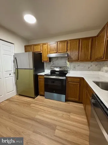 a bathroom with a toilet and a bathtub