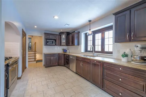 $430,000 | 16207 West 136th Street, Olathe, KS 66062