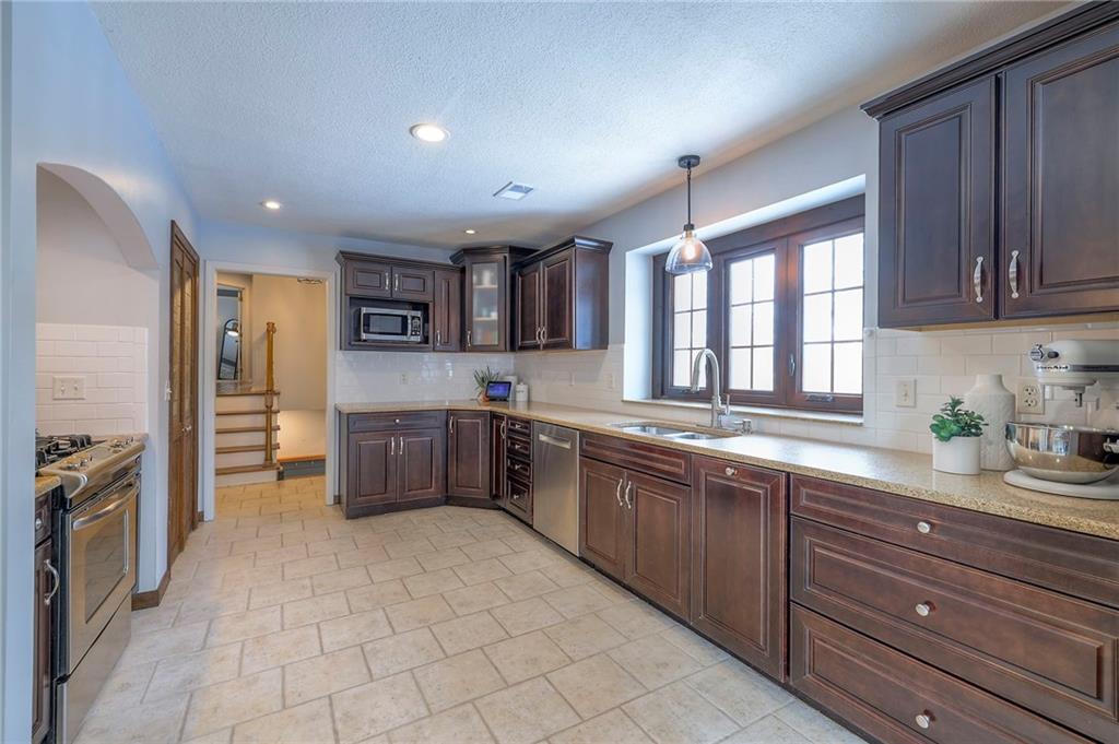 16207 West 136th Street Olathe, KS 66062 - Photo 11 of 52