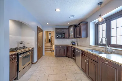 $430,000 | 16207 West 136th Street, Olathe, KS 66062