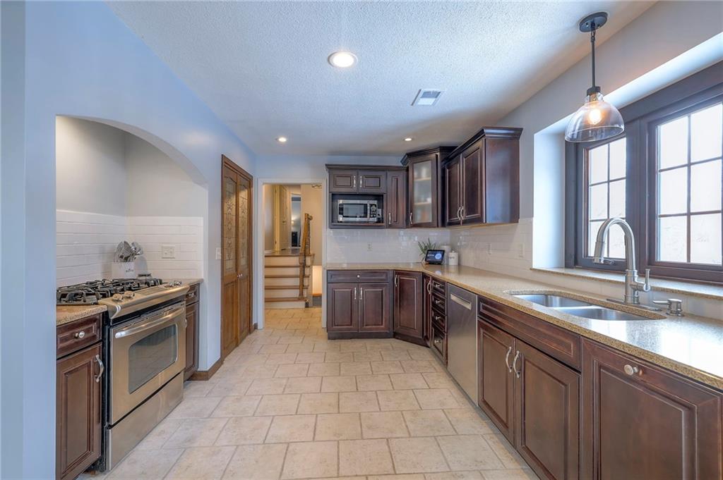 16207 West 136th Street Olathe, KS 66062 - Photo 12 of 52