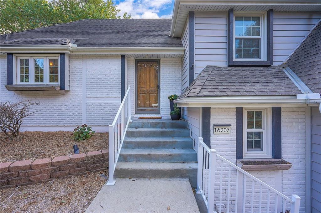 16207 West 136th Street Olathe, KS 66062 - Photo 2 of 52