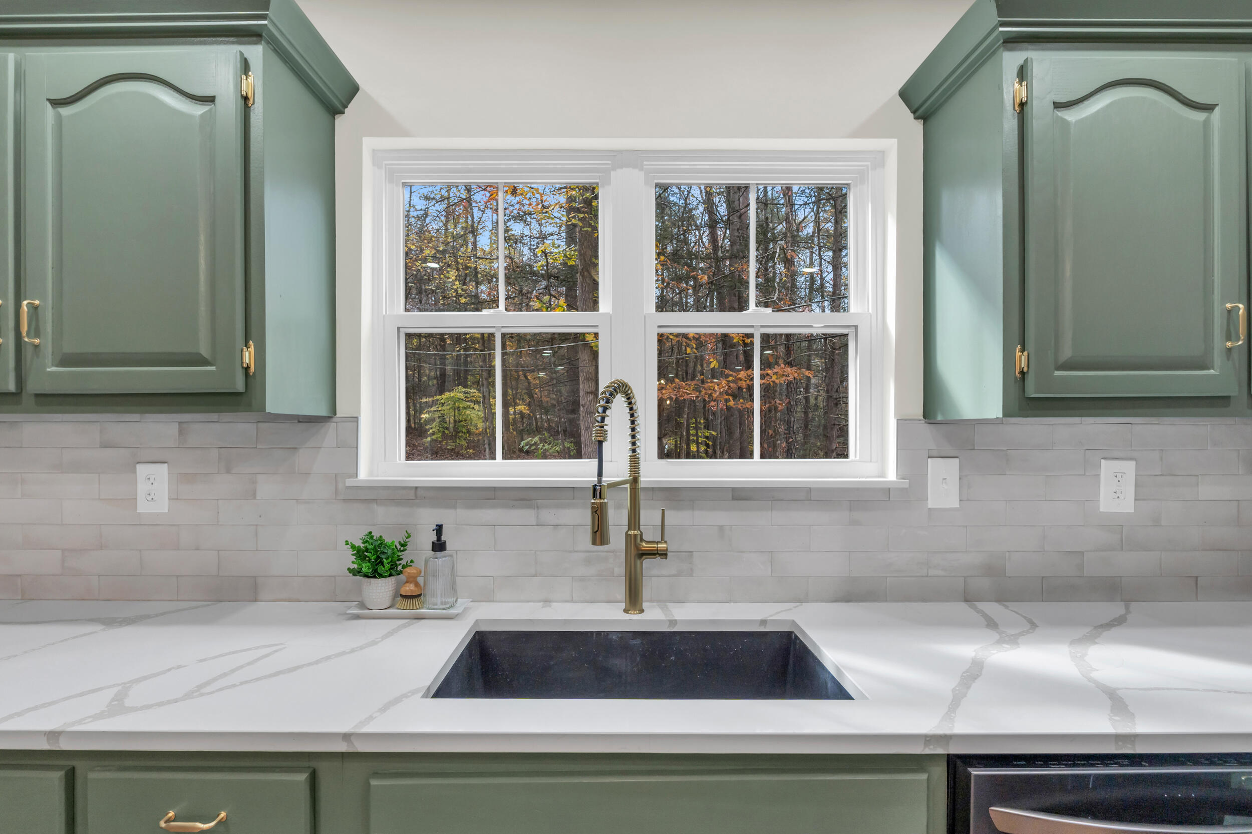 218 Coleman Road Soddy Daisy, TN 37379 - Photo 9 of 37 10_218 coleman rd-10