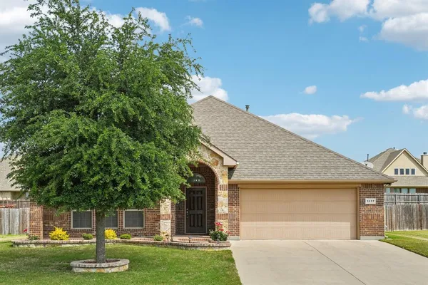 $350,000 | 1117 Daventry Drive, Glenn Heights, TX 75154