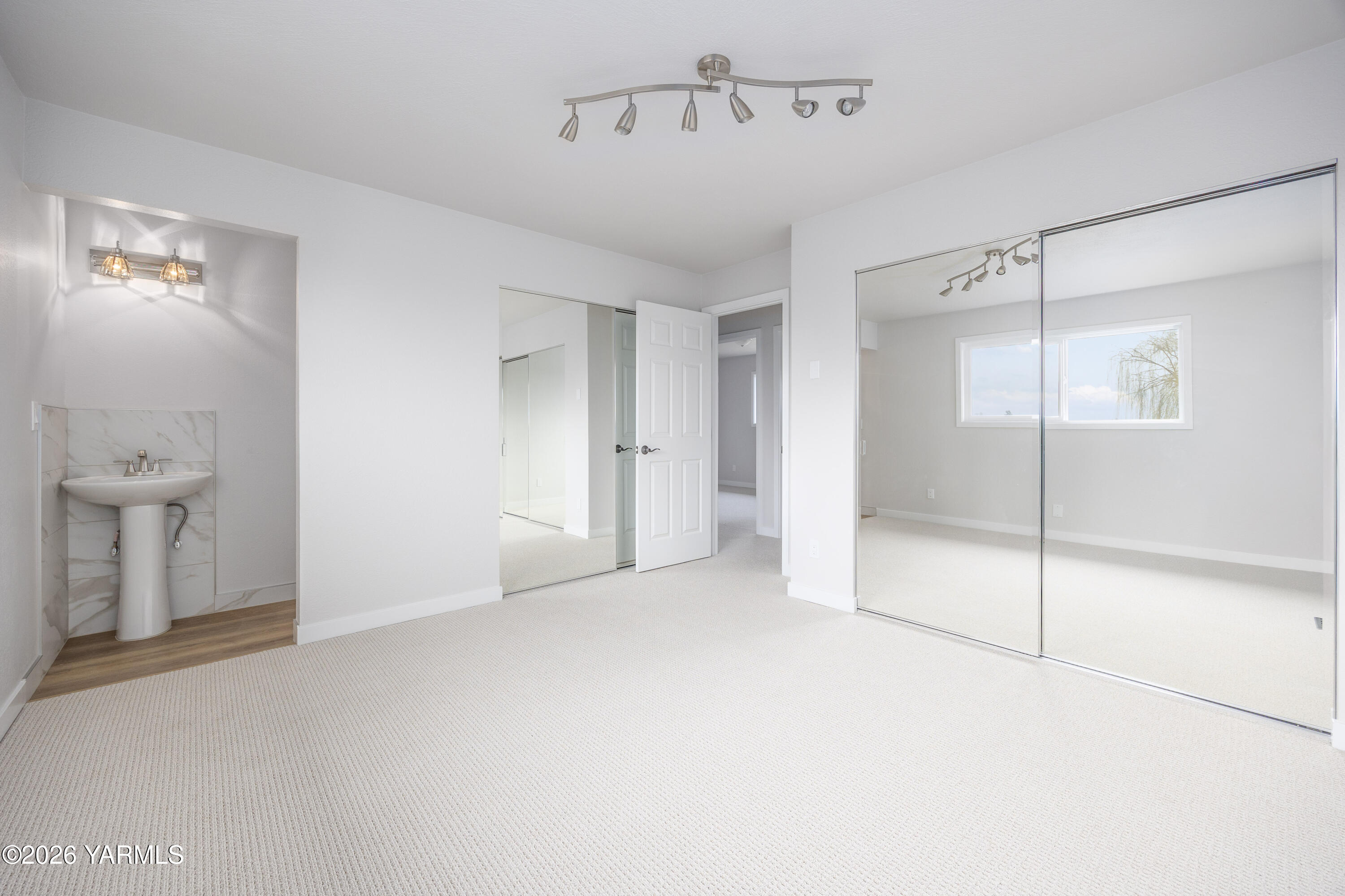 790 East Bonnieview Road Grandview, WA 98930 - Photo 12 of 49 a view of an empty room