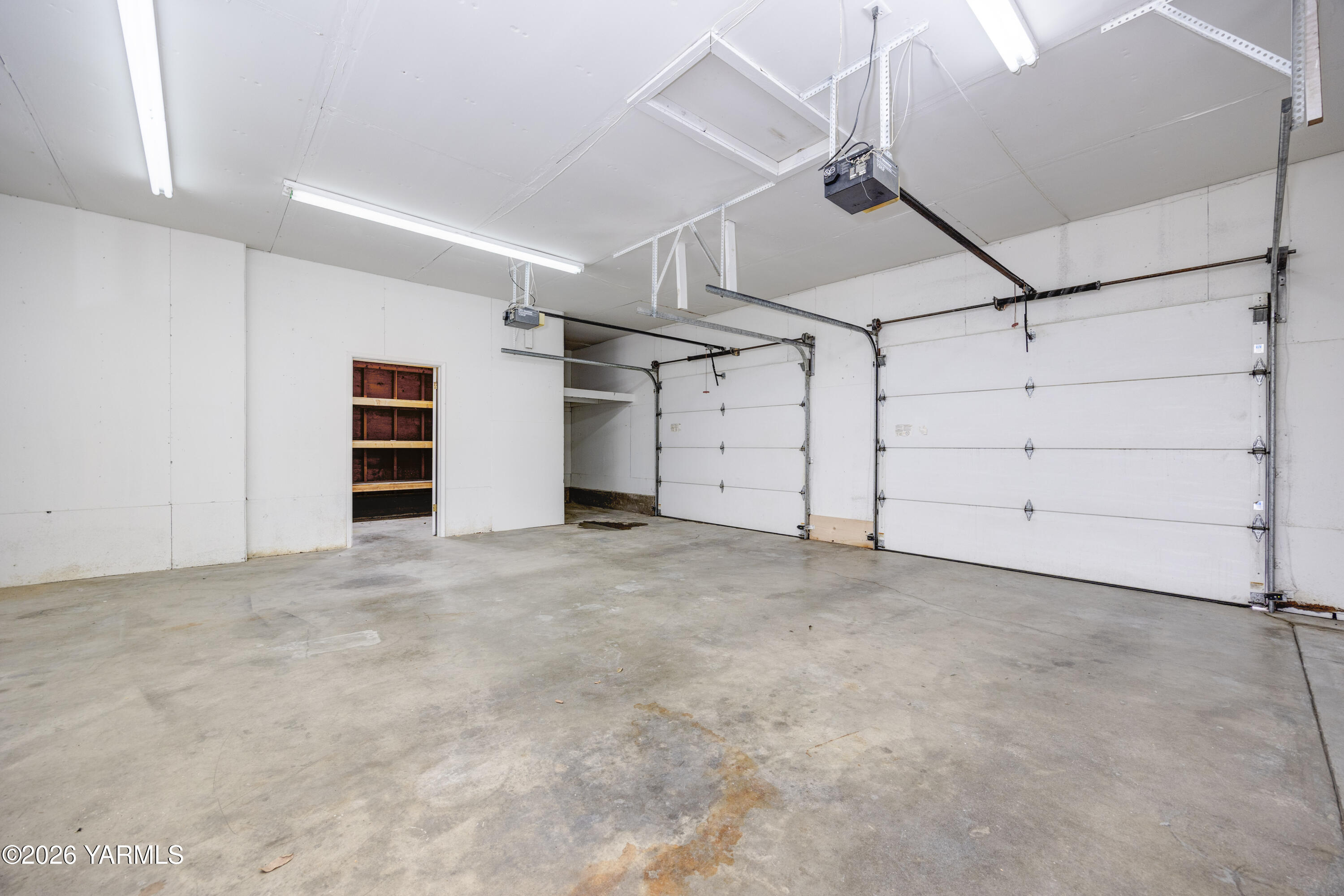 790 East Bonnieview Road Grandview, WA 98930 - Photo 39 of 49 a view of a garage