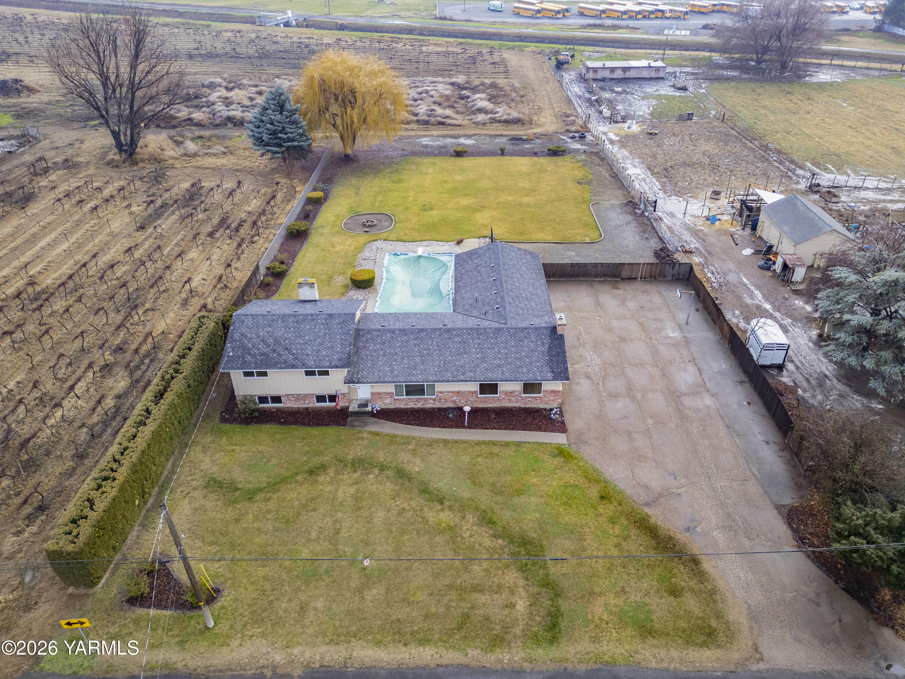 790 East Bonnieview Road Grandview, WA 98930 - Photo 44 of 49 a swimming pool with outdoor seating