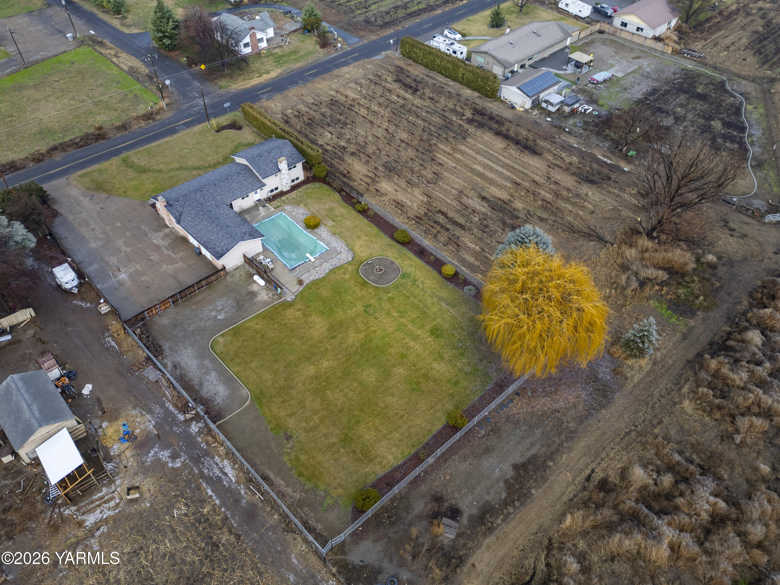 790 East Bonnieview Road Grandview, WA 98930 - Photo 46 of 49 a view of a pool