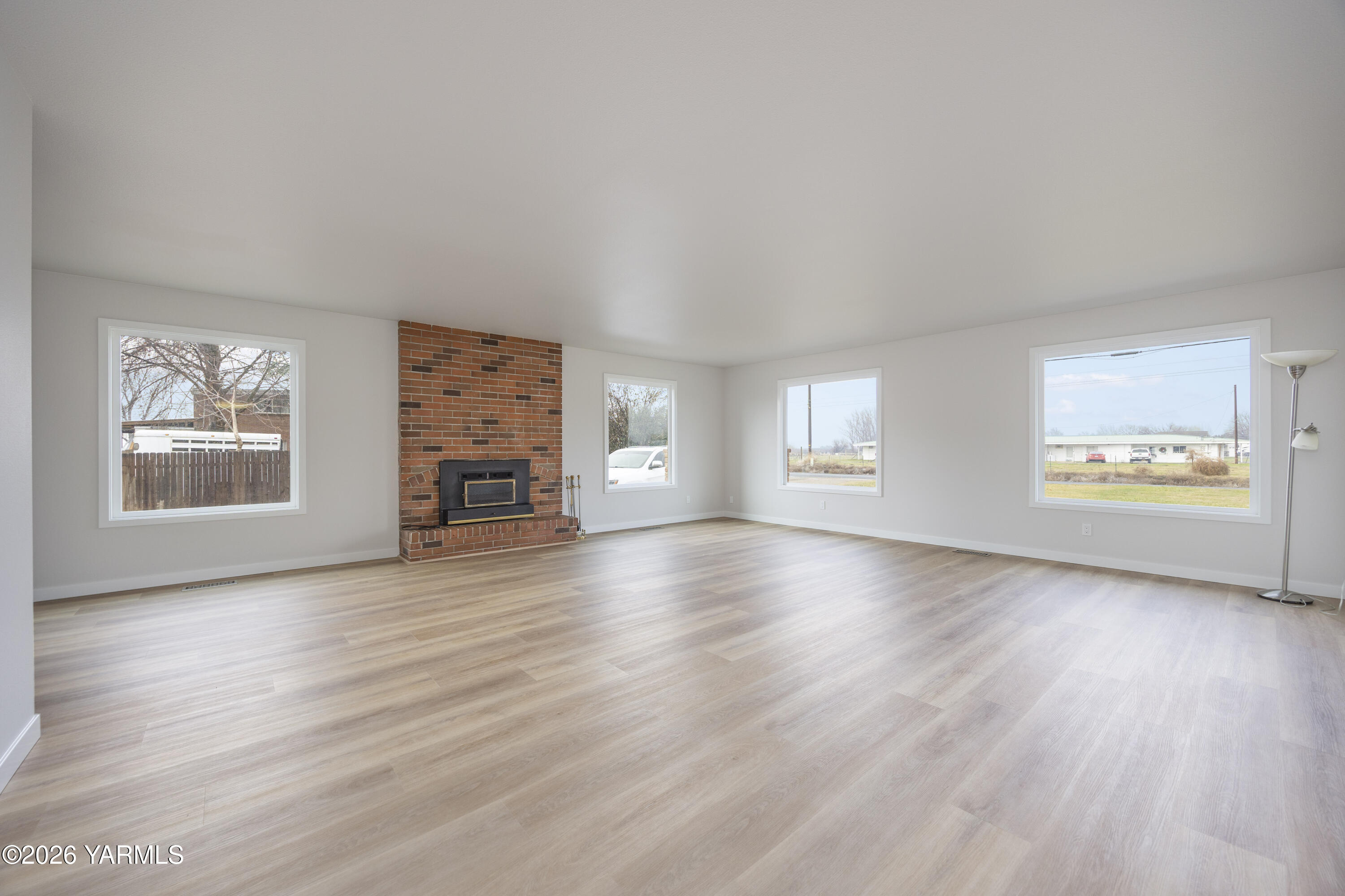 790 East Bonnieview Road Grandview, WA 98930 - Photo 5 of 49 an empty room with windows and fireplace