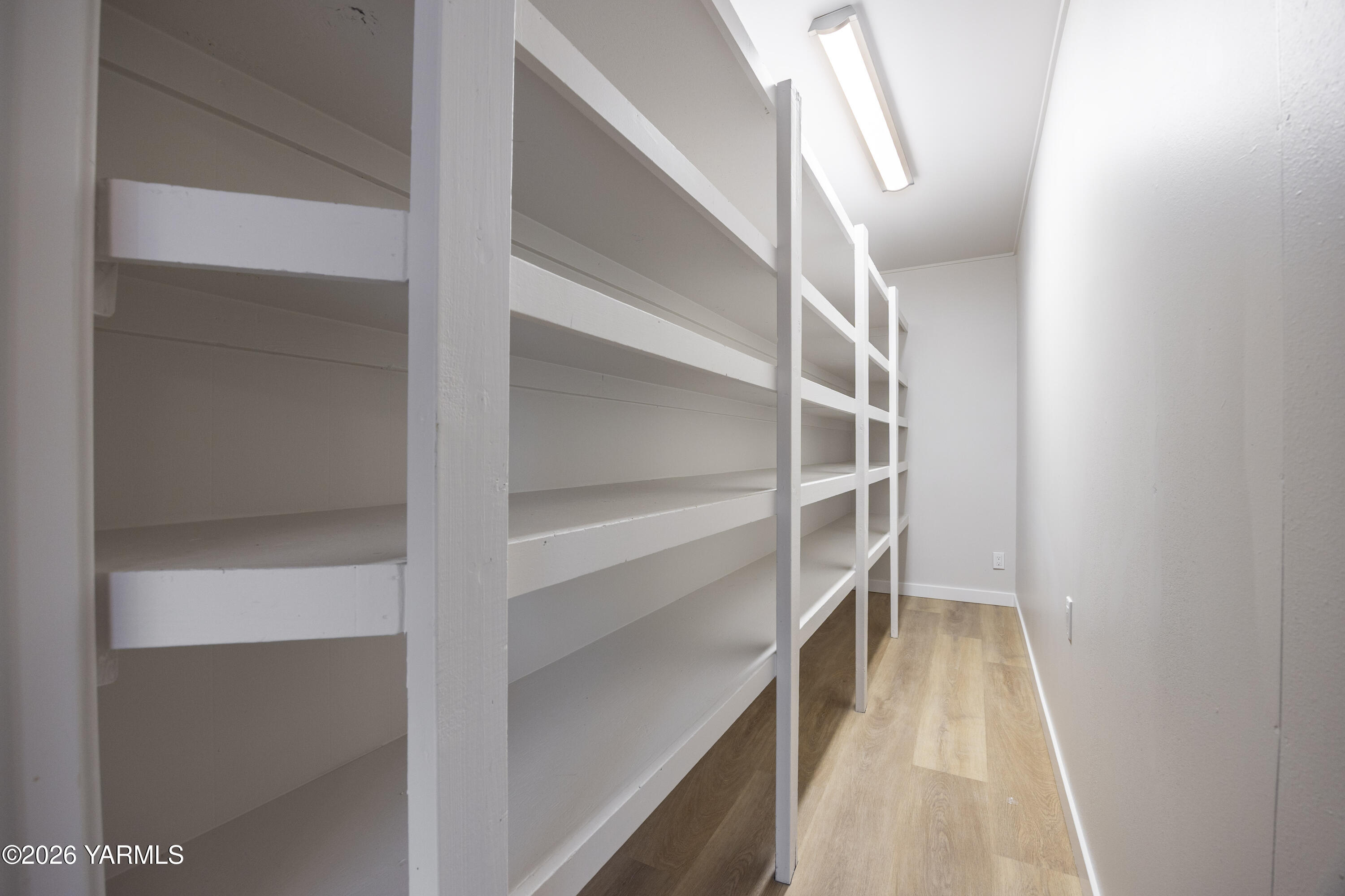 790 East Bonnieview Road Grandview, WA 98930 - Photo 7 of 49 a view of closet
