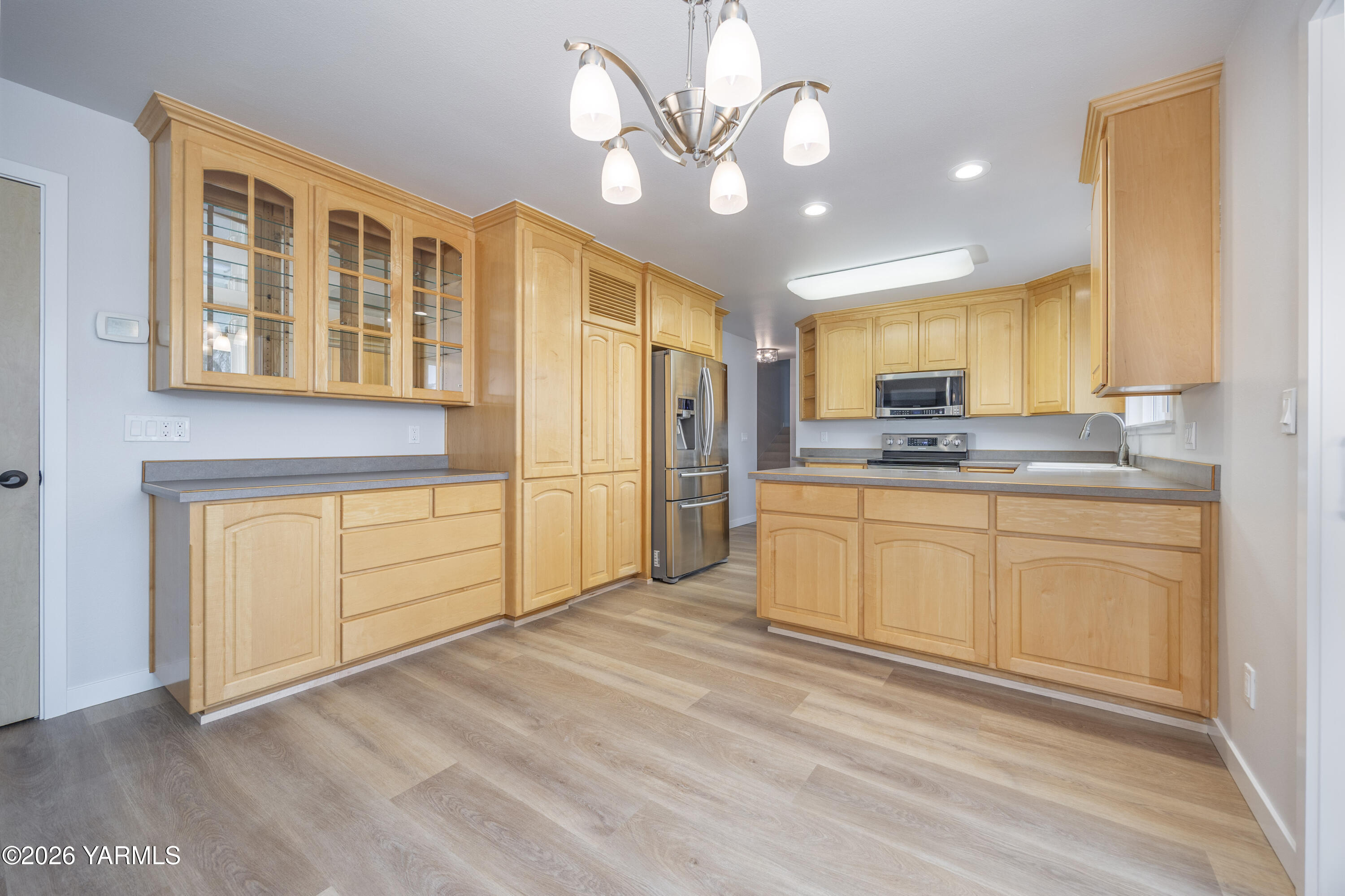 790 East Bonnieview Road Grandview, WA 98930 - Photo 8 of 49 a kitchen with stainless steel appliances granite countertop a stove a sink and a refrigerator