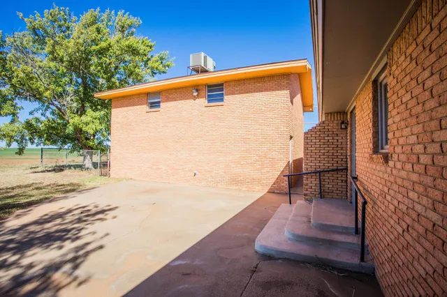 $240,000 | 910 Fm1842, Olton, TX 79064