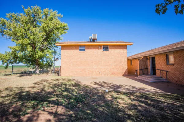 $240,000 | 910 Fm1842, Olton, TX 79064