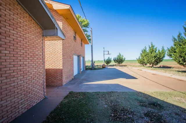 $240,000 | 910 Fm1842, Olton, TX 79064