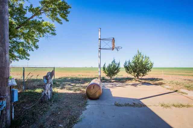 $240,000 | 910 Fm1842, Olton, TX 79064