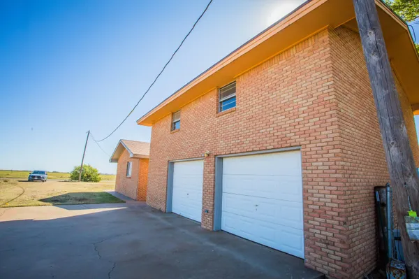 $240,000 | 910 Fm1842, Olton, TX 79064