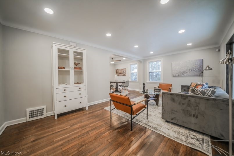 3586 Hartwood Road Cleveland, OH 44121 - Photo 7 of 21