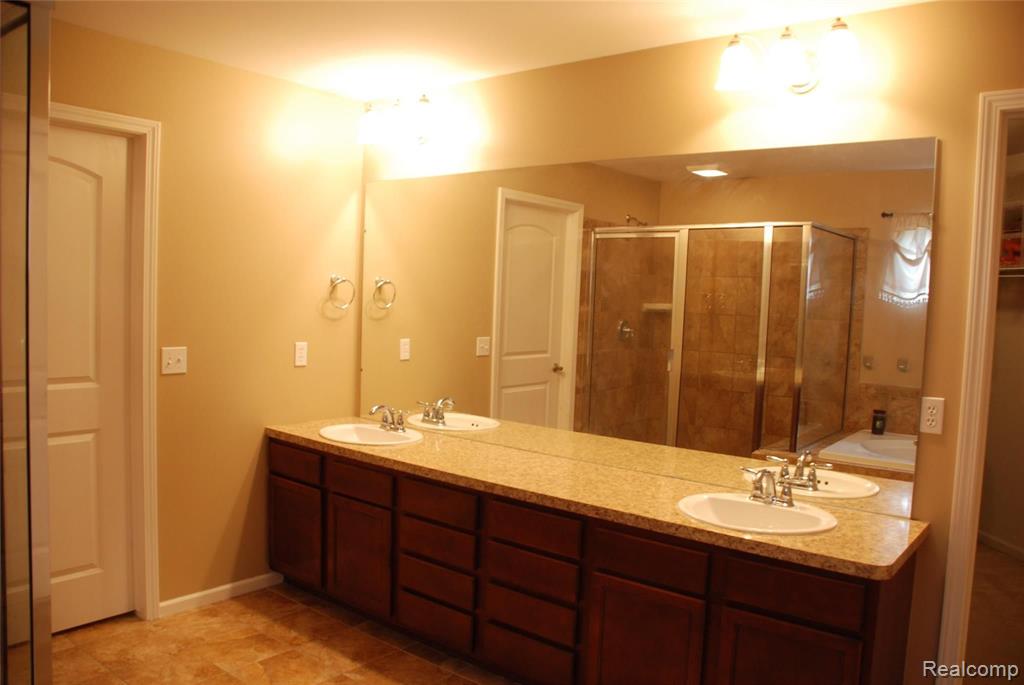 3535 Hogan Circle Rochester Hills, MI 48307 - Photo 21 of 43