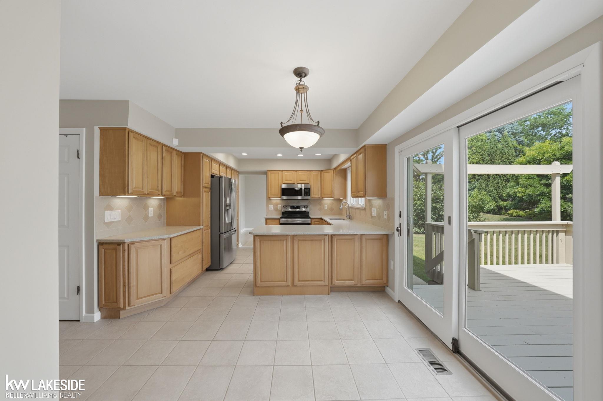 3392 Innsbrook Drive Rochester, MI 48309 - Photo 16 of 53 50215952-57cbe6fd-2f8b-4dc3-b6e5-9547b9629ef4.JPG