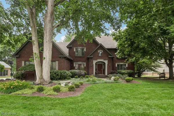 $699,900 | 8615 Raintree Run, Youngstown, OH 44514