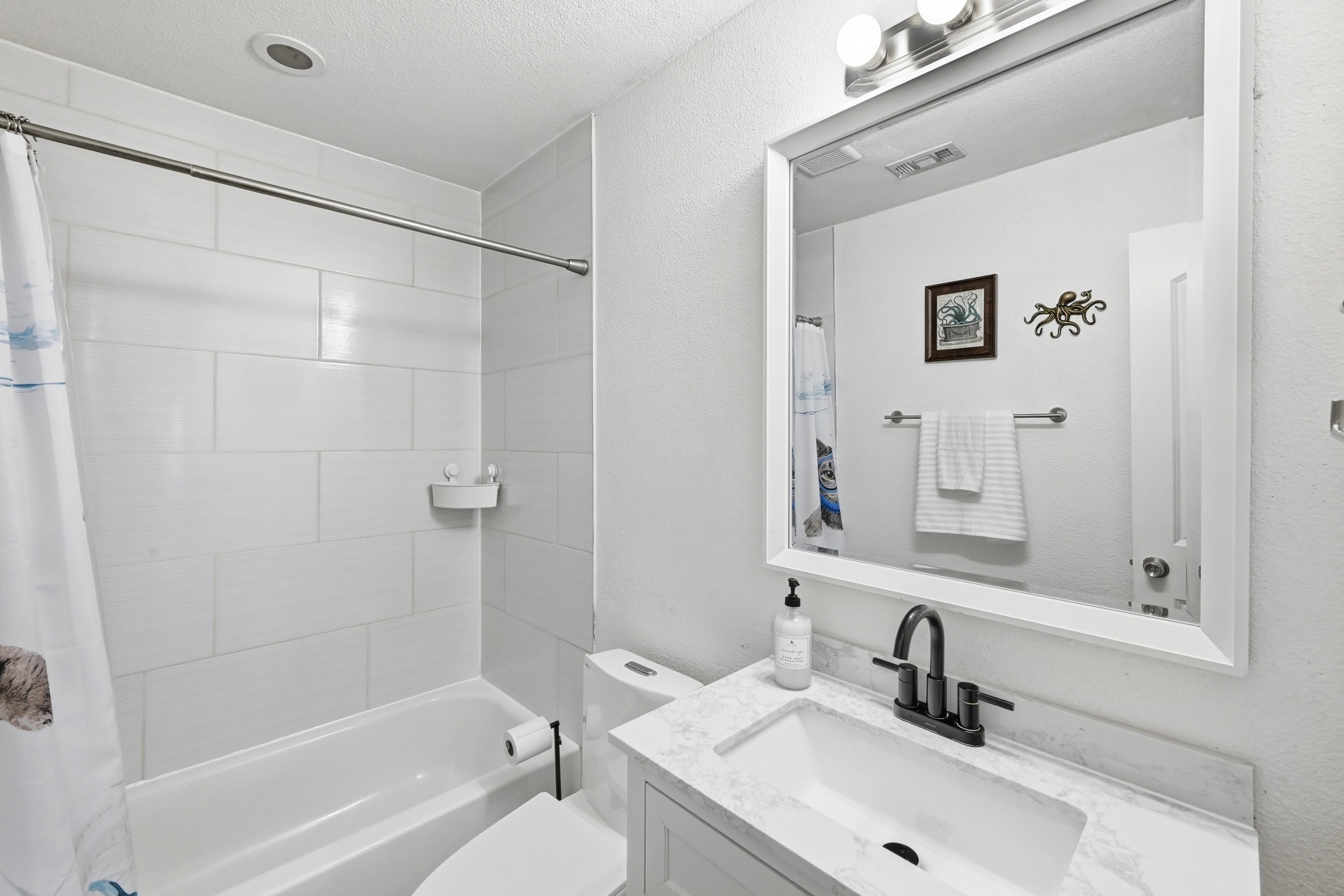 5610 Fence Row Austin, TX 78744 - Photo 20 of 26 Guest bathroom