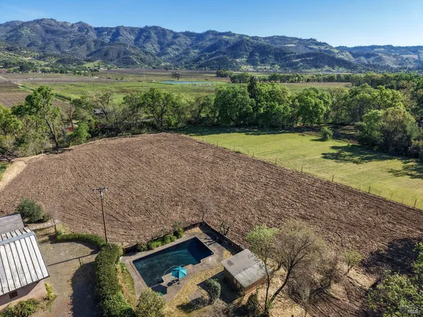 $1,695,000 | 4104 St Helena Highway, Calistoga, CA 94515