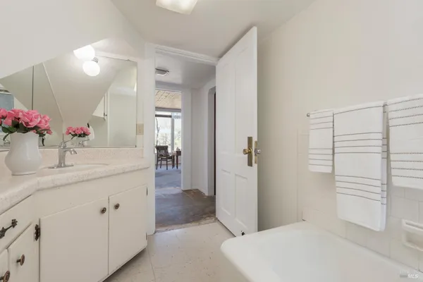 $1,695,000 | 4104 St Helena Highway, Calistoga, CA 94515