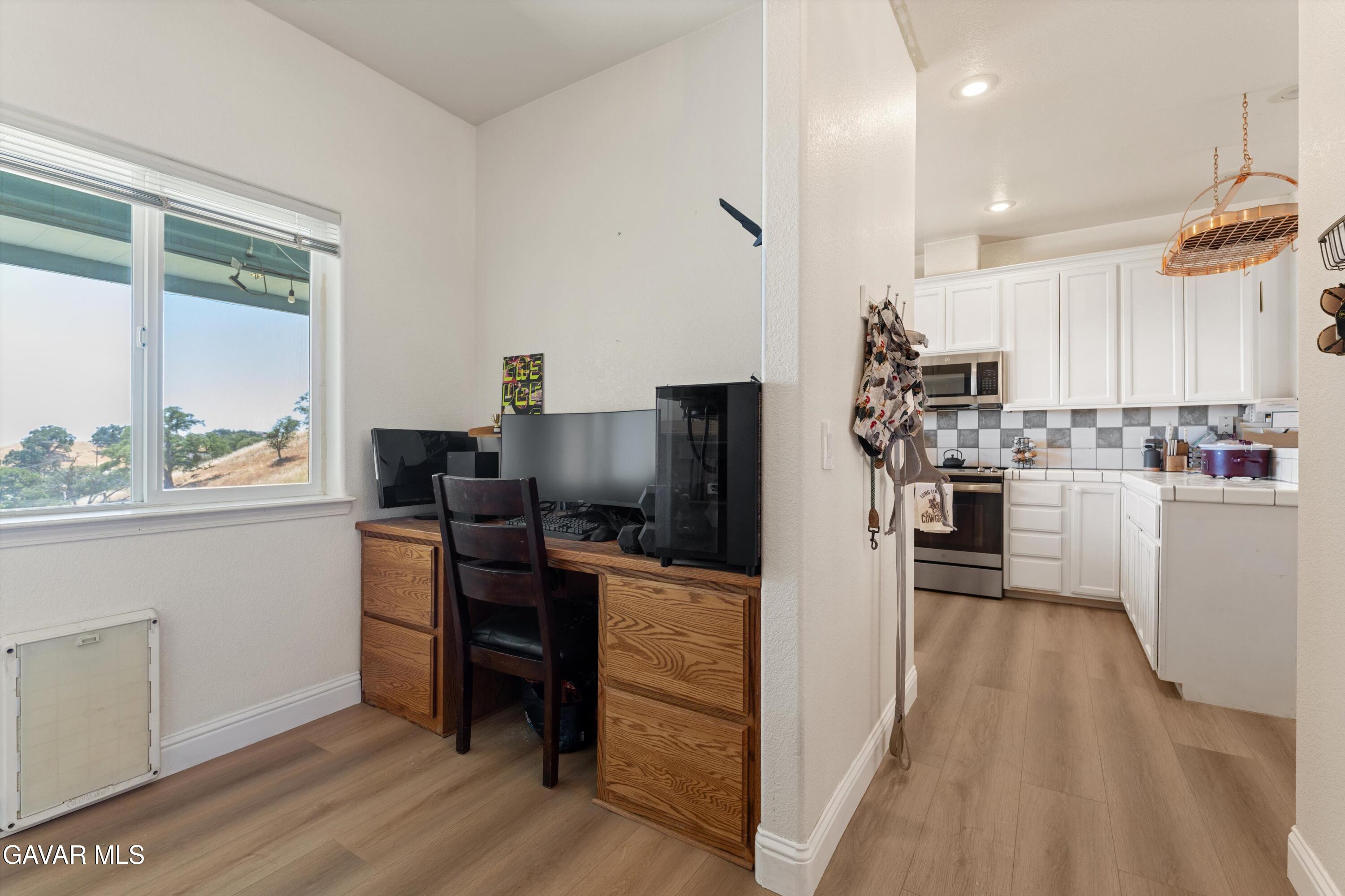18515 Jacks Hill Road Tehachapi, CA 93561 - Photo 12 of 27 16-JYP05663