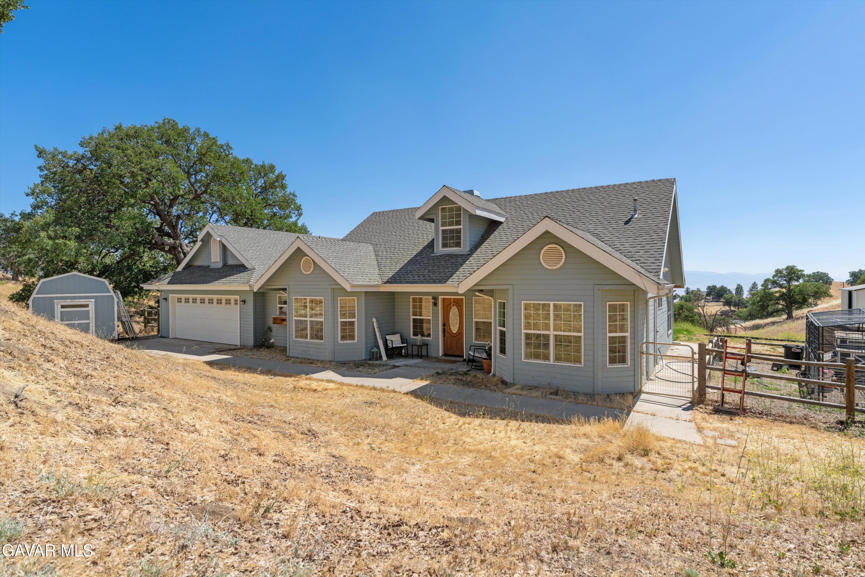 18515 Jacks Hill Road Tehachapi, CA 93561 - Photo 3 of 27 03-JYP05670