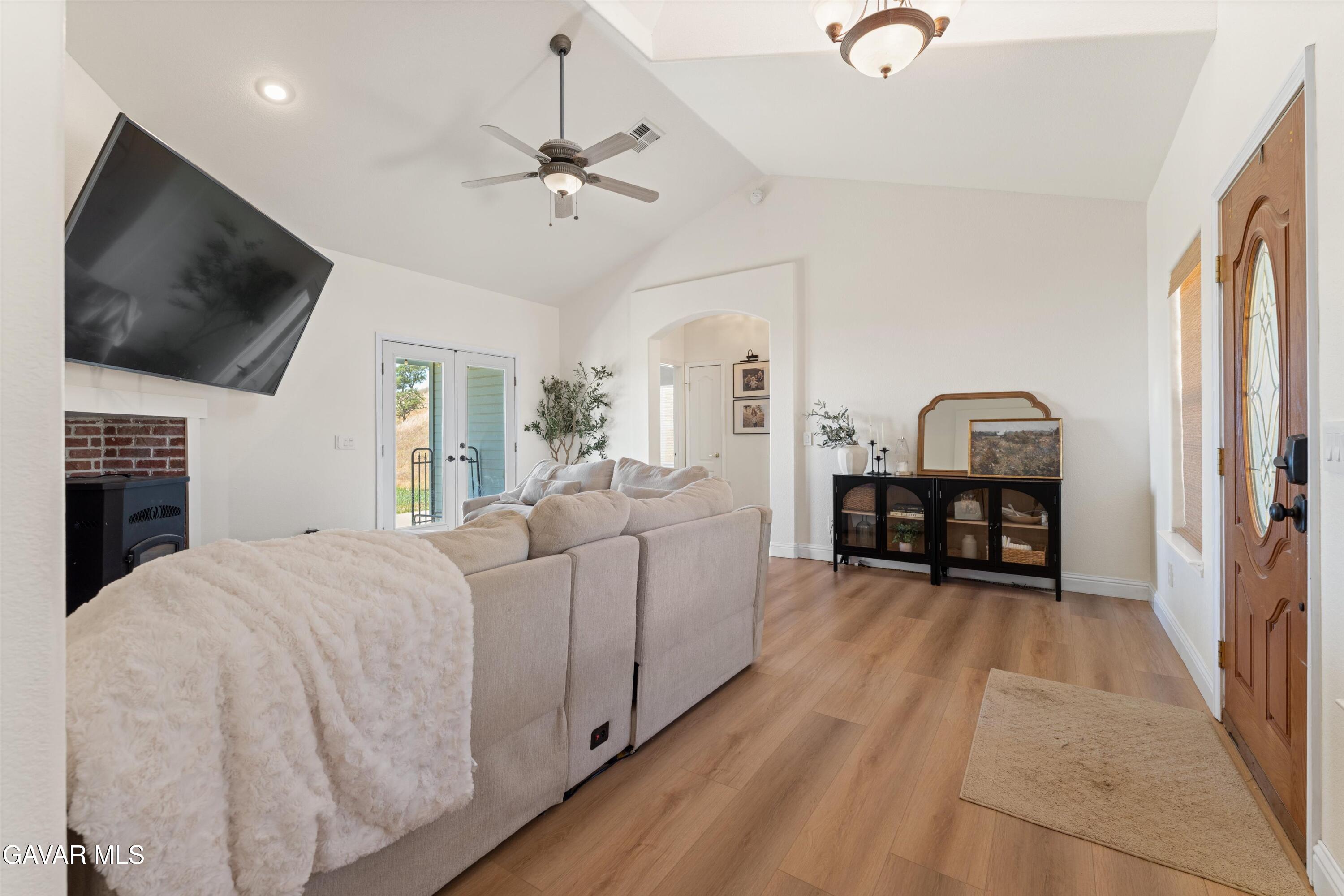 18515 Jacks Hill Road Tehachapi, CA 93561 - Photo 5 of 27 05-JYP05627