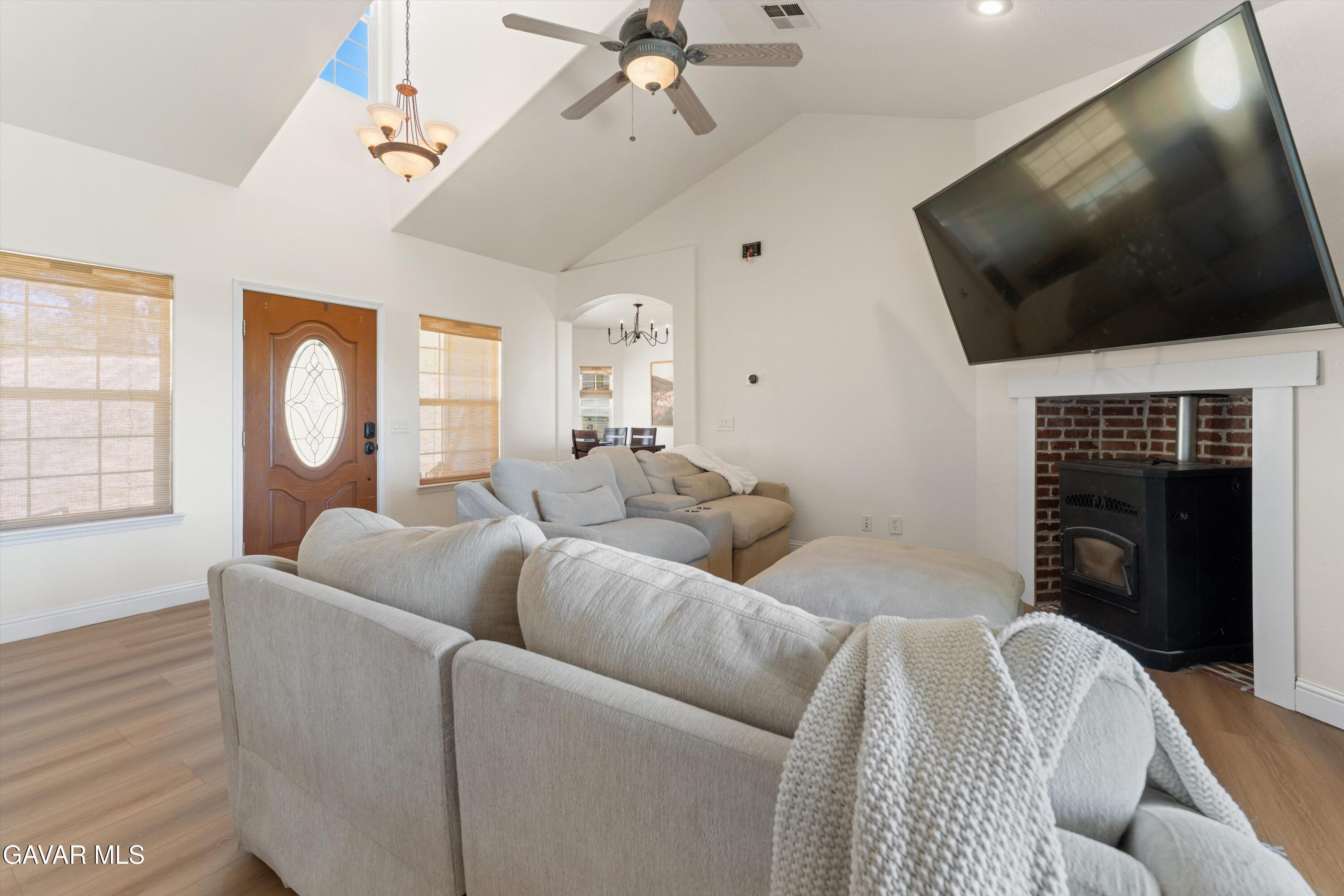 18515 Jacks Hill Road Tehachapi, CA 93561 - Photo 6 of 27 06-JYP05630