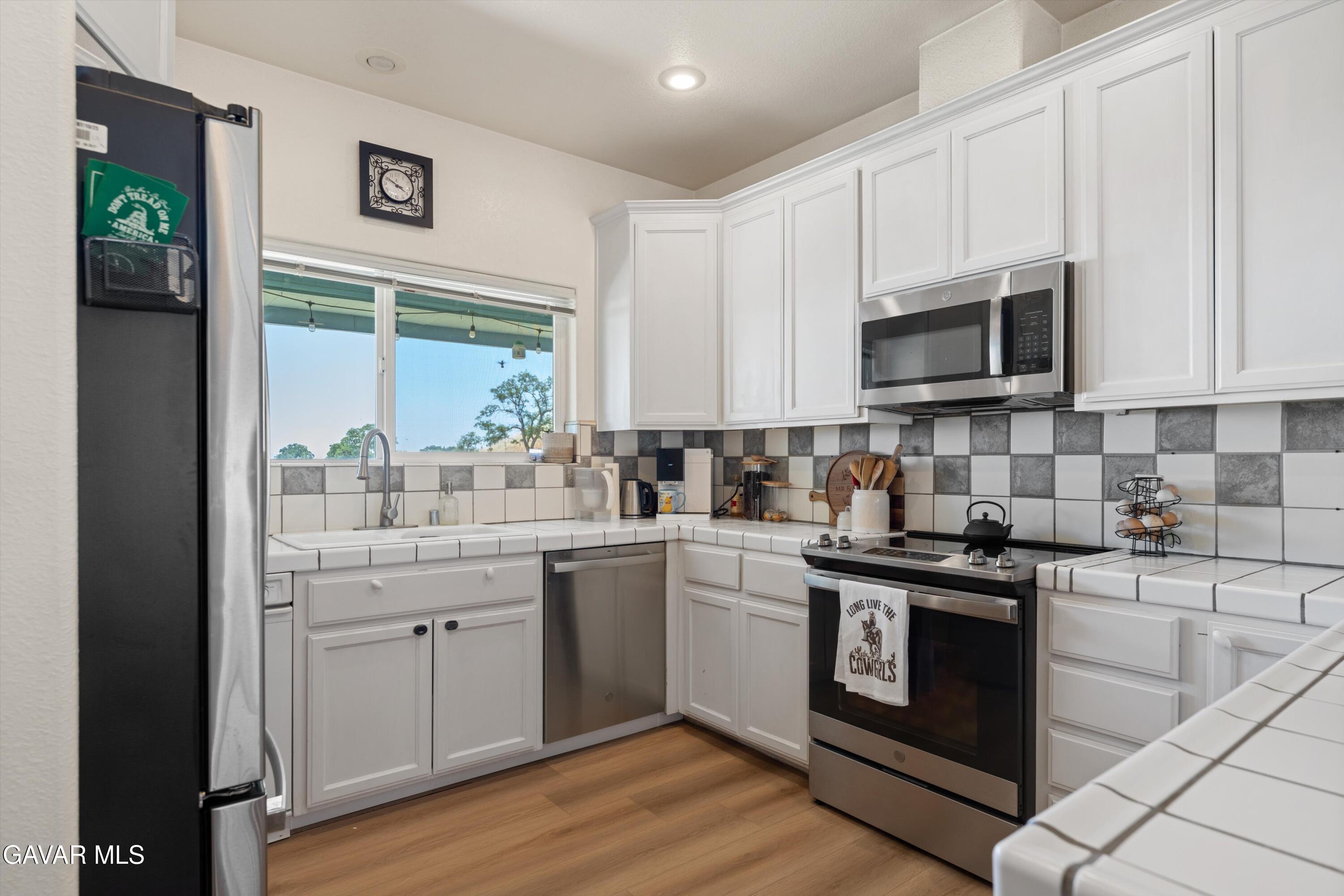 18515 Jacks Hill Road Tehachapi, CA 93561 - Photo 9 of 27 12-JYP05651