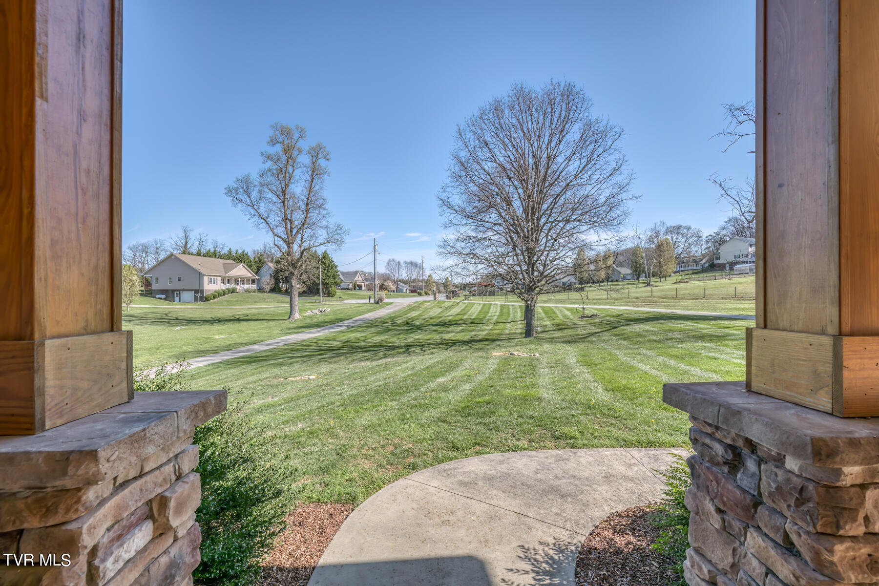 157 Ruby R Court Jonesborough, TN 37659 - Photo 8 of 109 157 Ruby R Ct 8