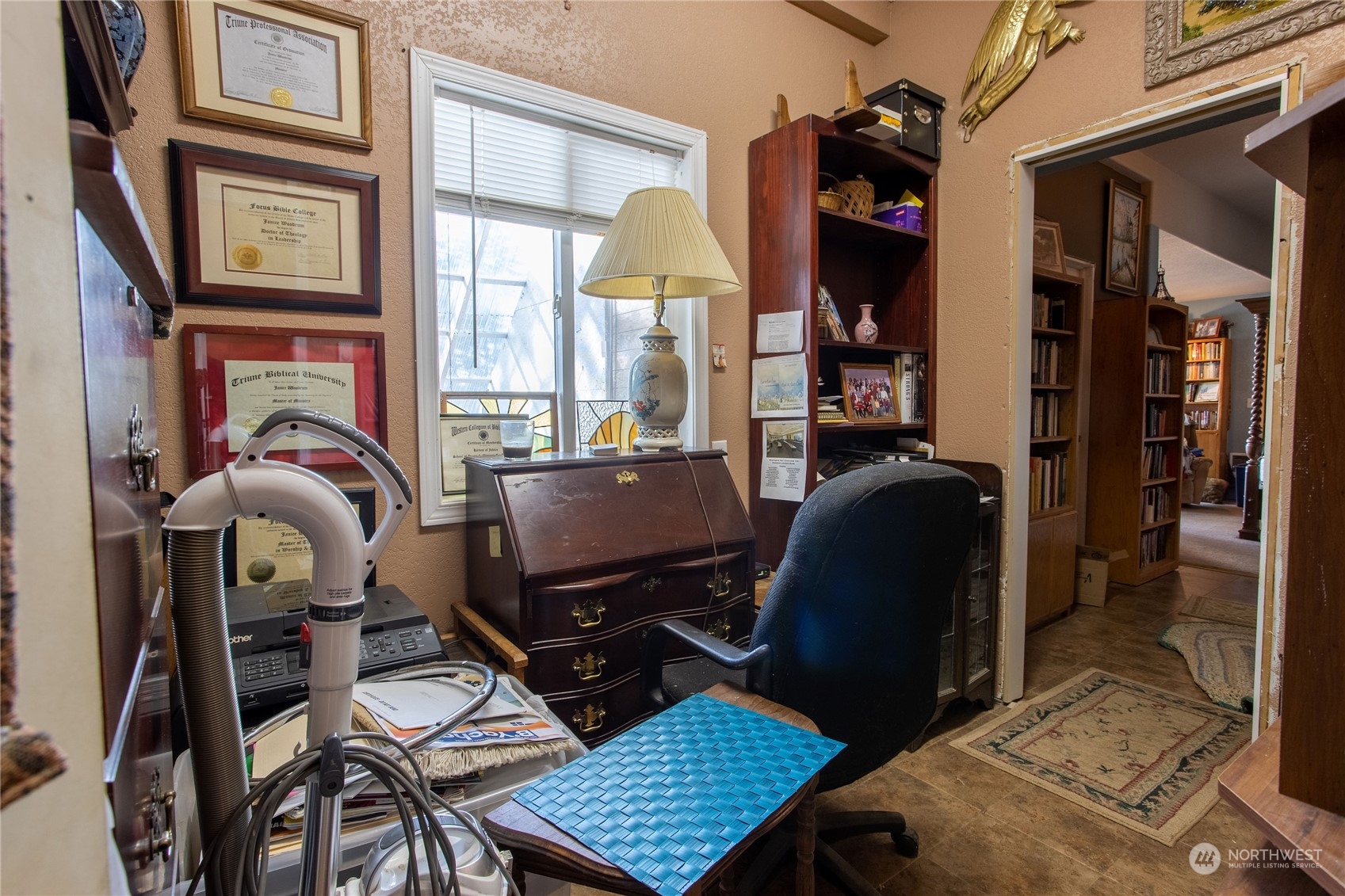 411 Zandecki Road Chehalis, WA 98532 - Photo 13 of 40 a view of a workspace with furniture and a window